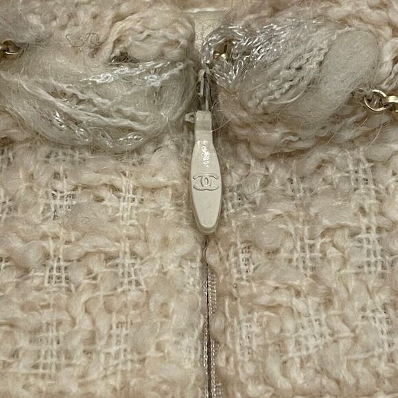 CHANEL 07A Skirt FR 40 | Cream Wool Tweed, Gold Chain Waist, Silk Lined, NWT - Picture 9 of 16